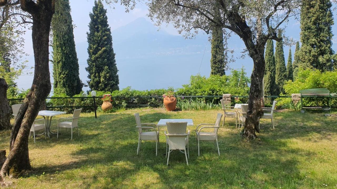 Wonderful Lake View Apartments With Pool With Breakfast Gardasee Torri Del Benaco Extérieur photo
