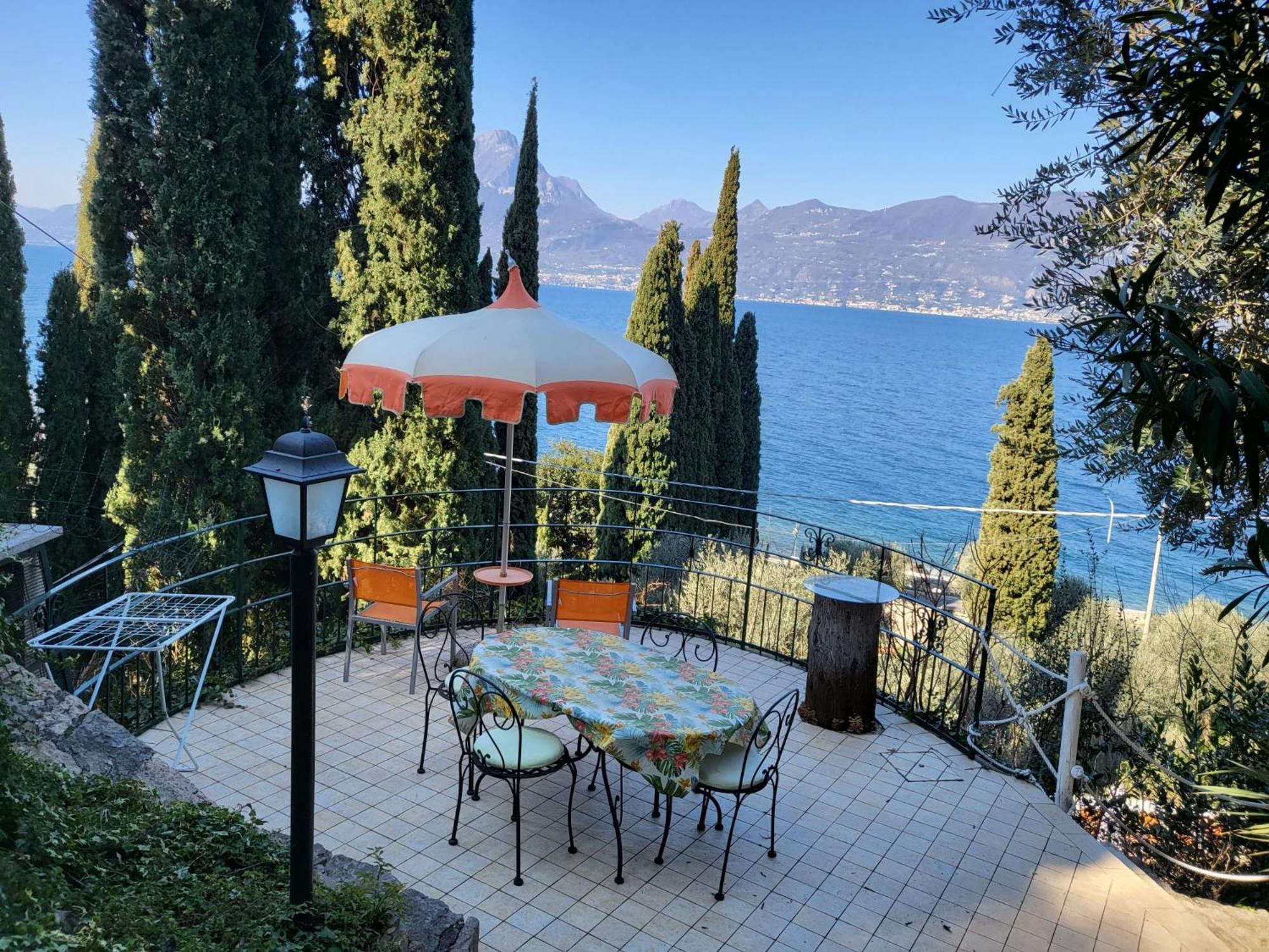 Wonderful Lake View Apartments With Pool With Breakfast Gardasee Torri Del Benaco Extérieur photo