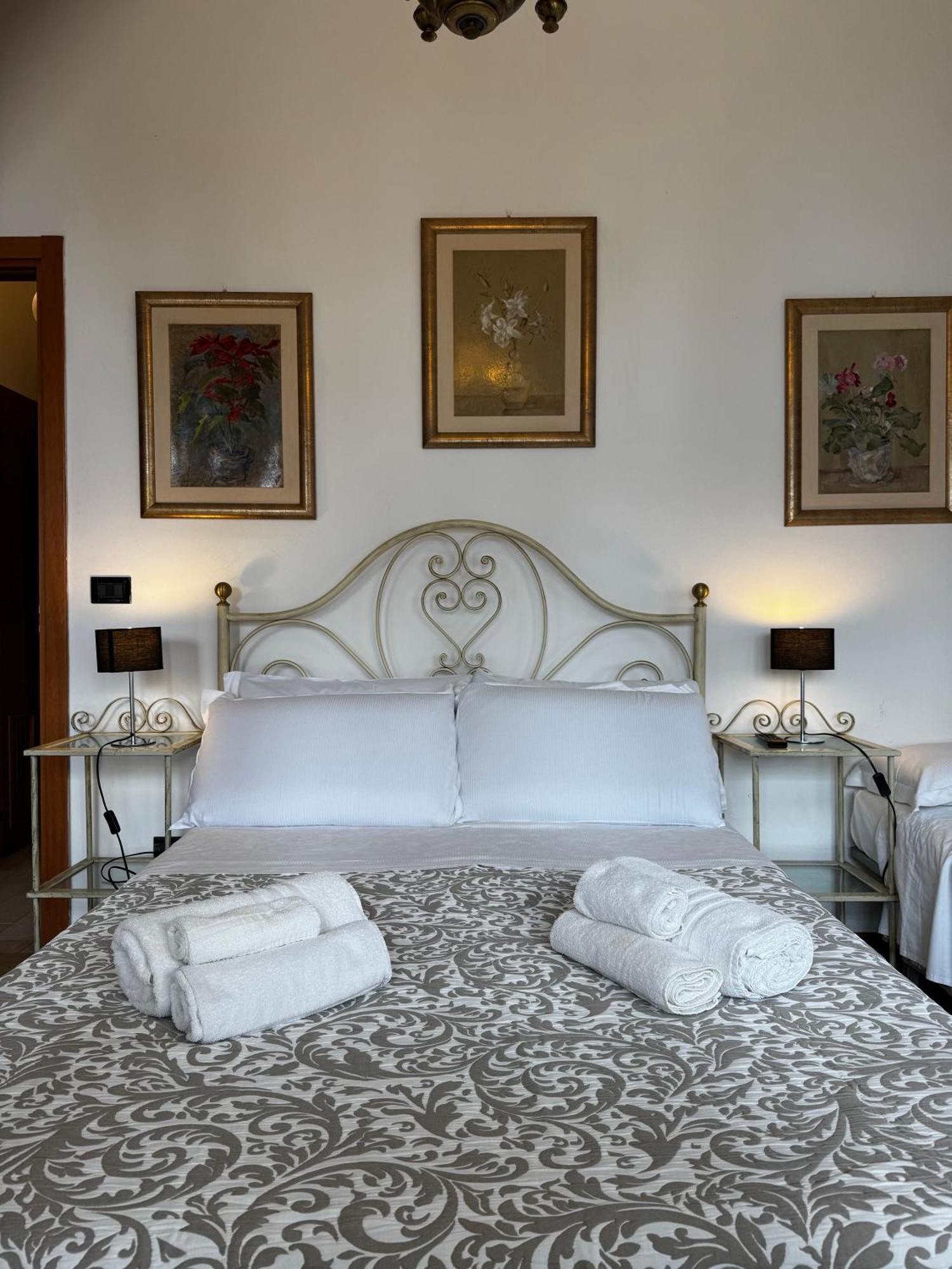 Wonderful Lake View Apartments With Pool With Breakfast Gardasee Torri Del Benaco Extérieur photo