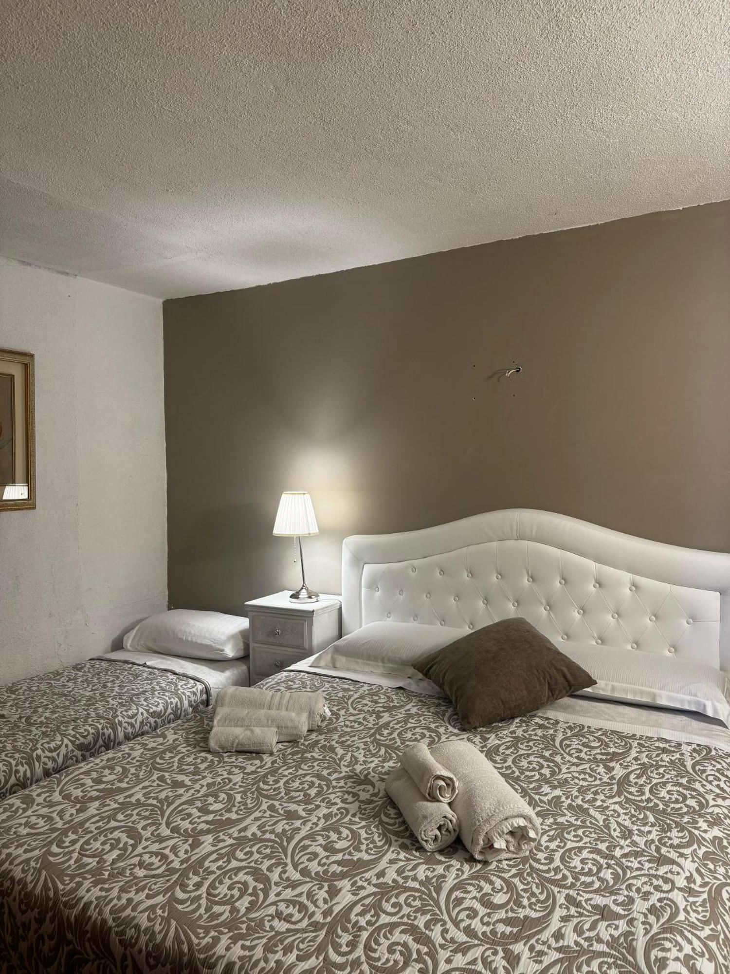 Wonderful Lake View Apartments With Pool With Breakfast Gardasee Torri Del Benaco Extérieur photo