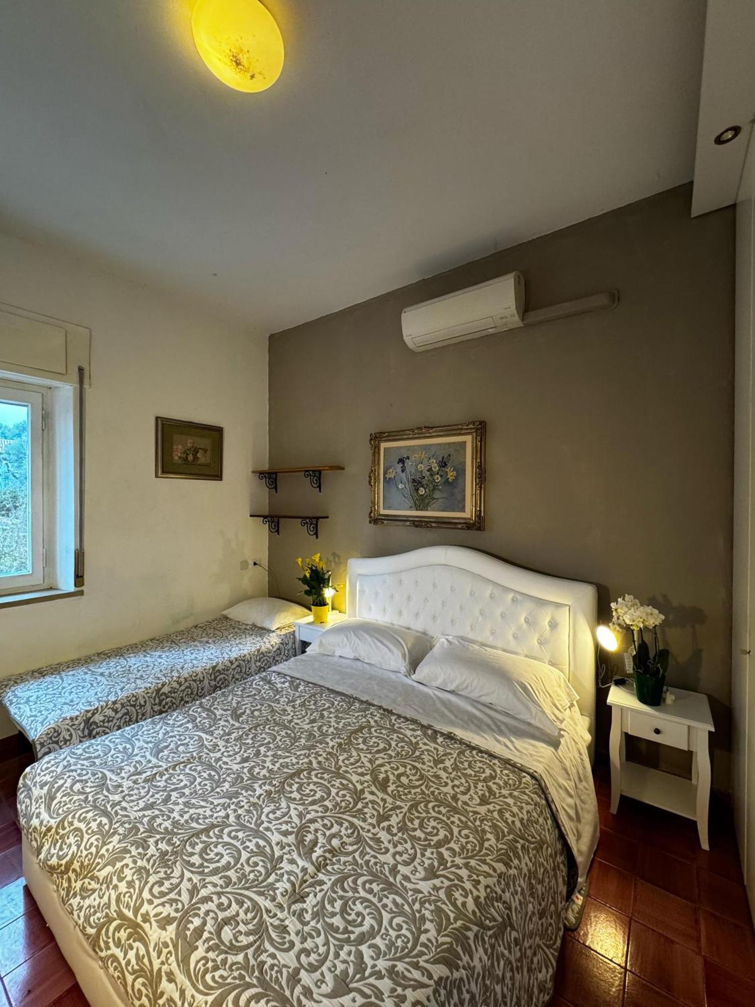 Wonderful Lake View Apartments With Pool With Breakfast Gardasee Torri Del Benaco Extérieur photo