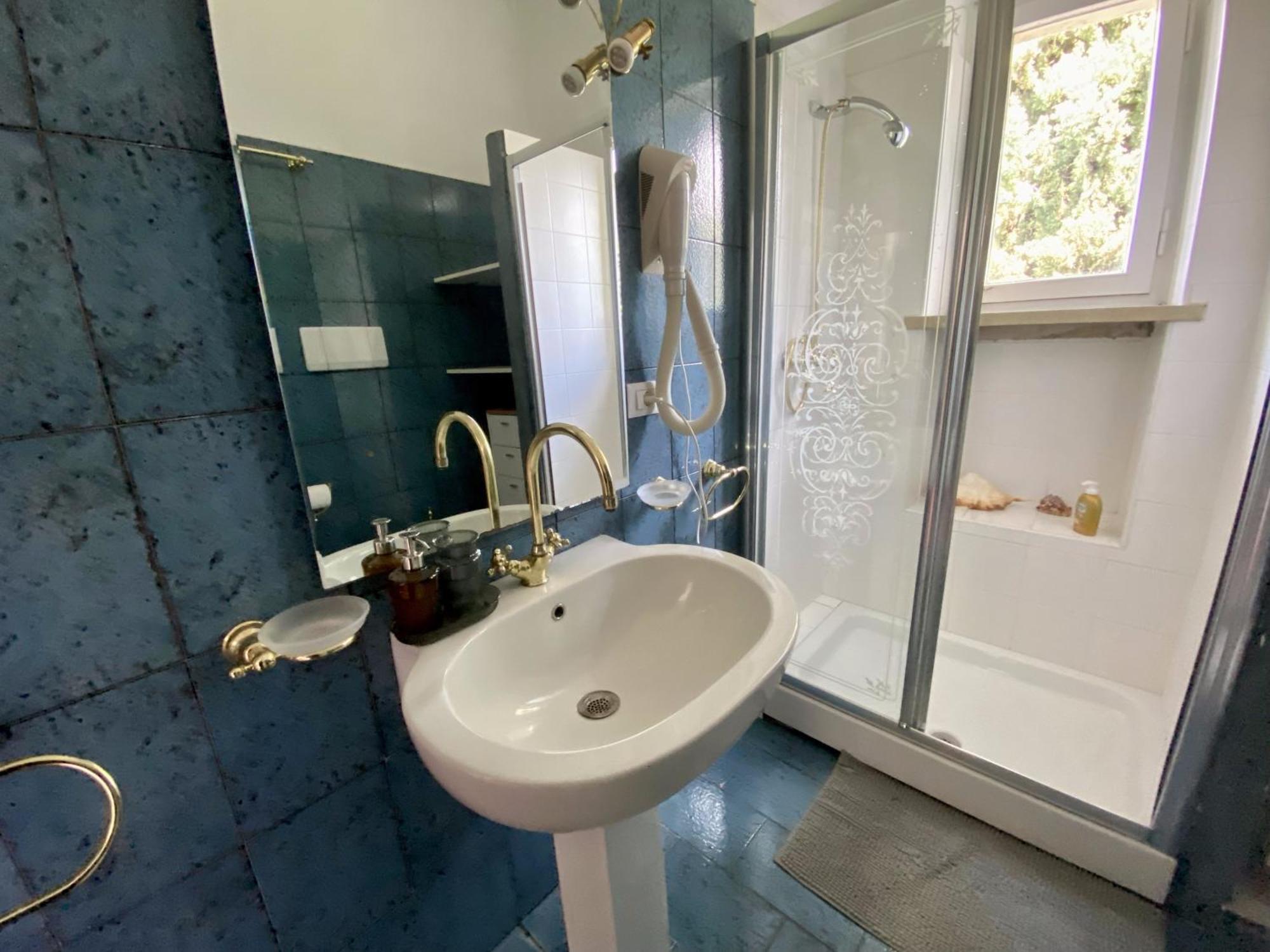 Wonderful Lake View Apartments With Pool With Breakfast Gardasee Torri Del Benaco Extérieur photo