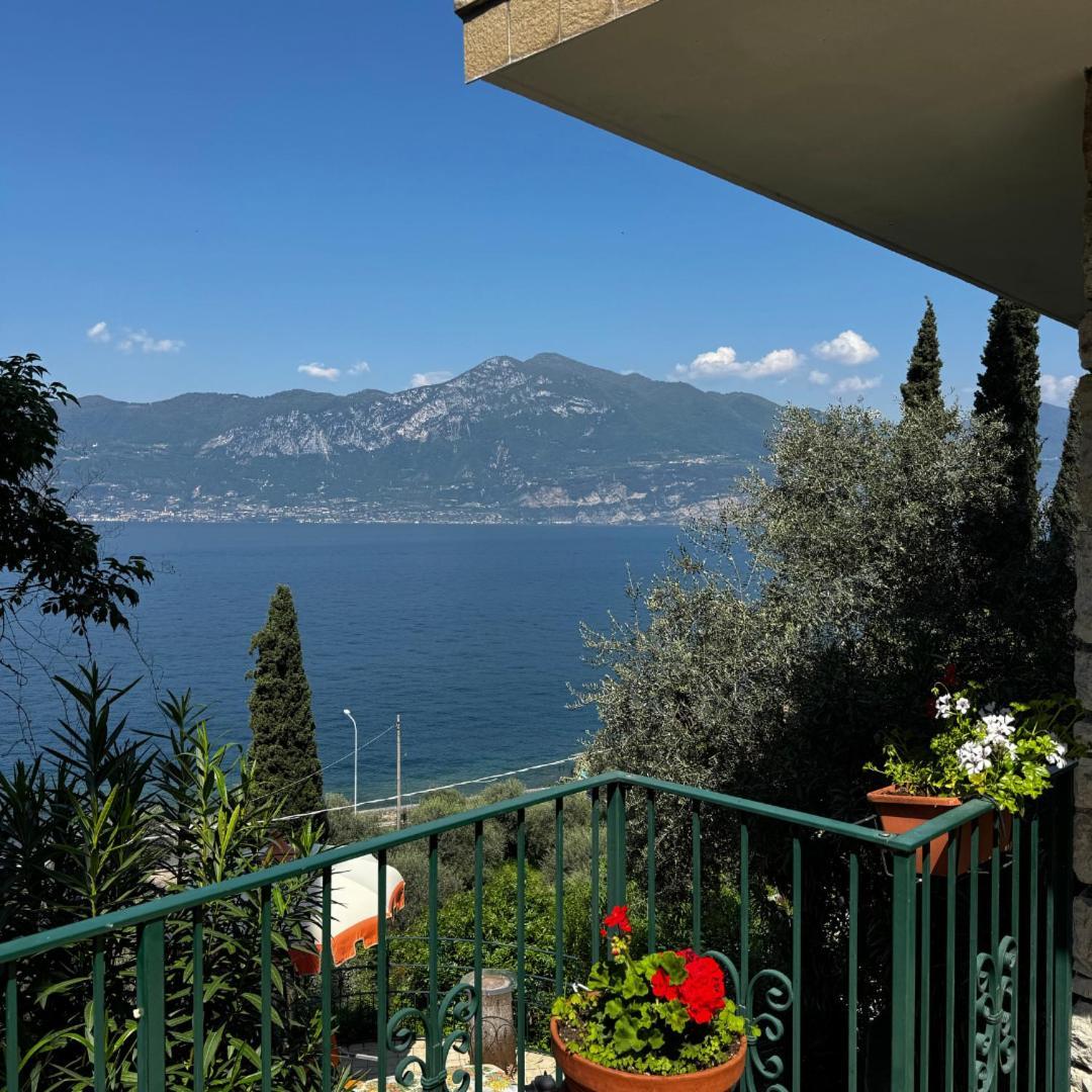 Wonderful Lake View Apartments With Pool With Breakfast Gardasee Torri Del Benaco Extérieur photo